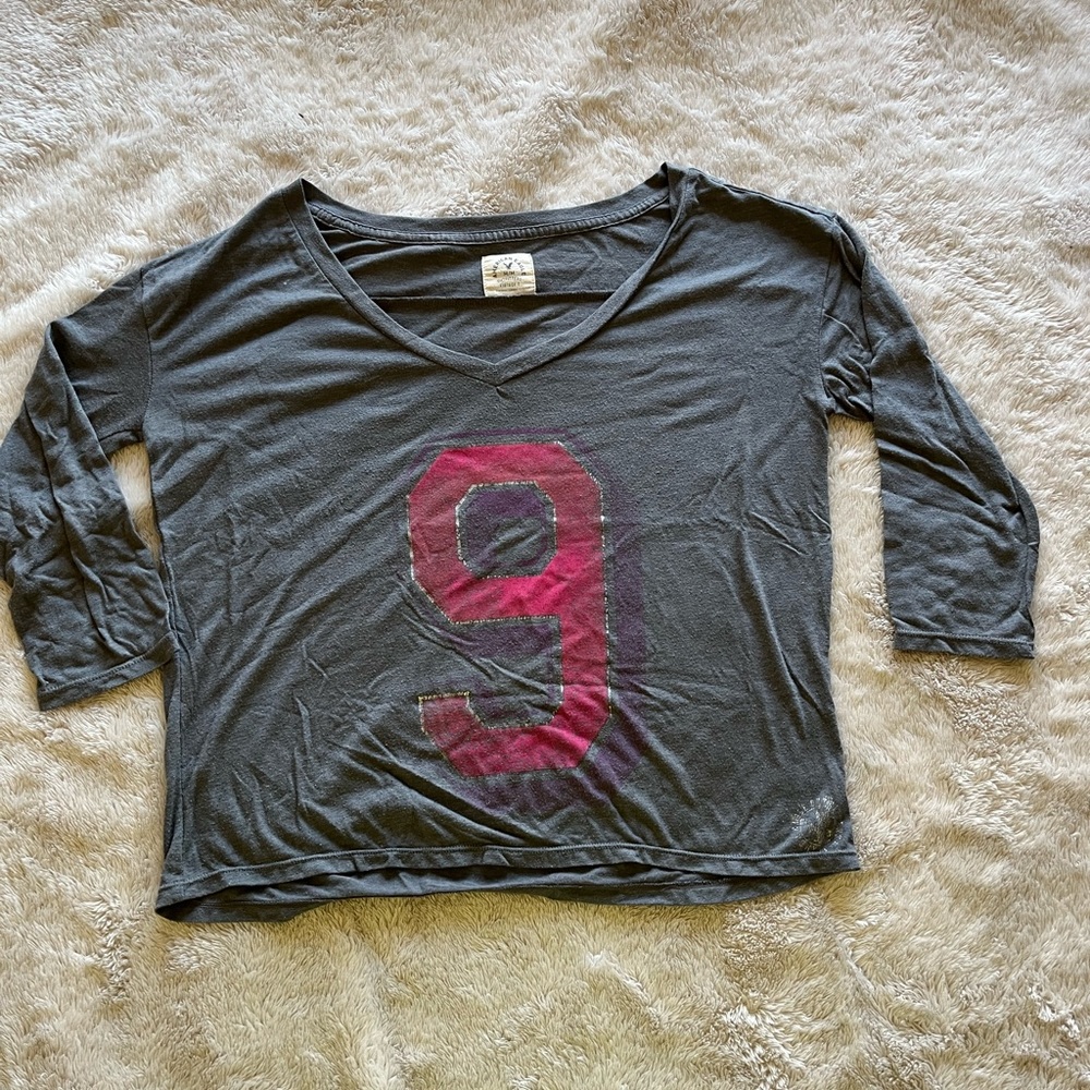 Women's AE Gray 3/4 Sleeve Scoop Neck Cotton
Graphic Crop Tee